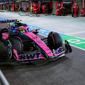 Franco Colapinto en Las Vegas: choque esquivado, demora en boxes y 15° puesto