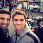 ¿El Dibu en un auto de carreras? Su hermano es piloto y no lo descarta: “Espero que algún día sea posible”