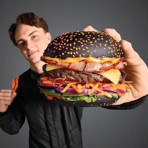 Se quedaron con hambre: un piloto de Fórmula 1 tiró abajo una oferta de hamburguesas