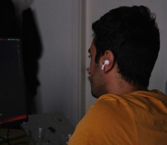 El truco para saltarte el chatbot de cualquier empresa y hablar con un agente