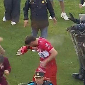 Violencia al final: piñas, patadas y represión con gas pimienta a los jugadores de Deportivo Morón
