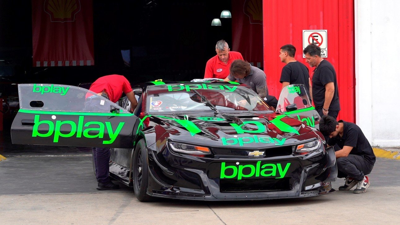 El Chevrolet Camaro con el que giró Mazzacane en La Plata.