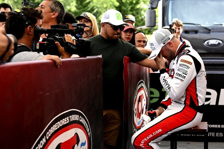 Así fue el llanto de Canapino tras su pole position en La Plata. (Prensa ACTC)