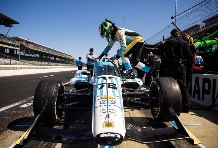 Canapino en las 500 Millas de Indianápolis con su auto ploteado de Argentina. (Mark J. Rebilas-USA TODAY Sports)
