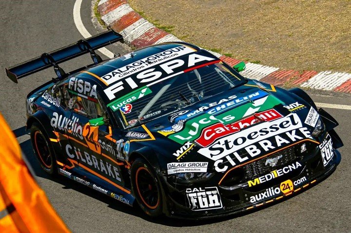 Julián Santero mostraba el #1 en su Mustang y ahora será el #2.