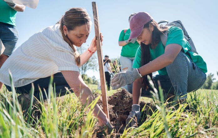 Comenzó la plantación de mil árboles nativos a orillas del Río Suquía y se creará un microbosque de más de 60 mil metros cuadrados