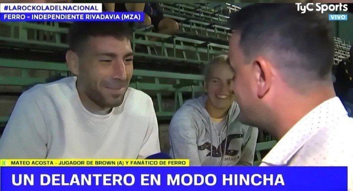 Mateo Acosta en la tribuna de Ferro.