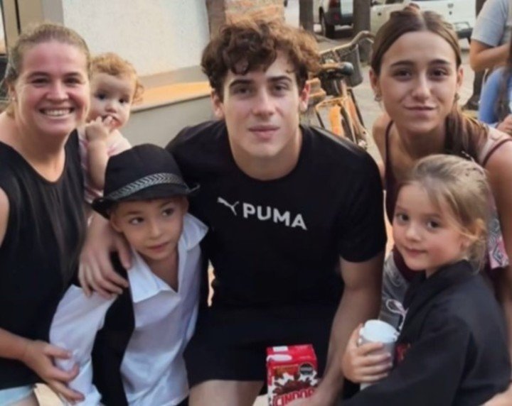 Colapinto, la gente y la chocolatada.