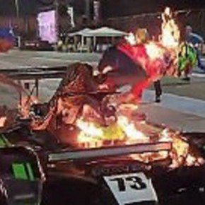 Susto en Brasil: un auto se prendió fuego y su piloto escapó envuelto en llamas