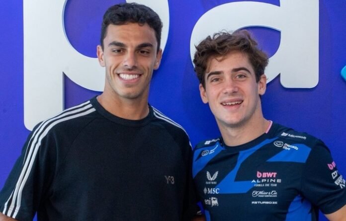 Las vacaciones de Franco Colapinto en Argentina: recital de Airbag, pádel con Tevez y sushi con Bizarrap