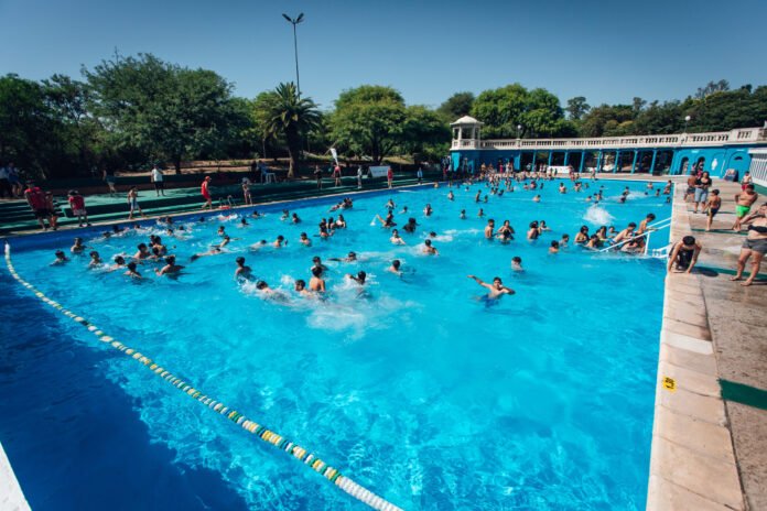 Los natatorios municipales ya recibieron más de 20 mil visitas, a menos de un mes del inicio de la temporada de verano