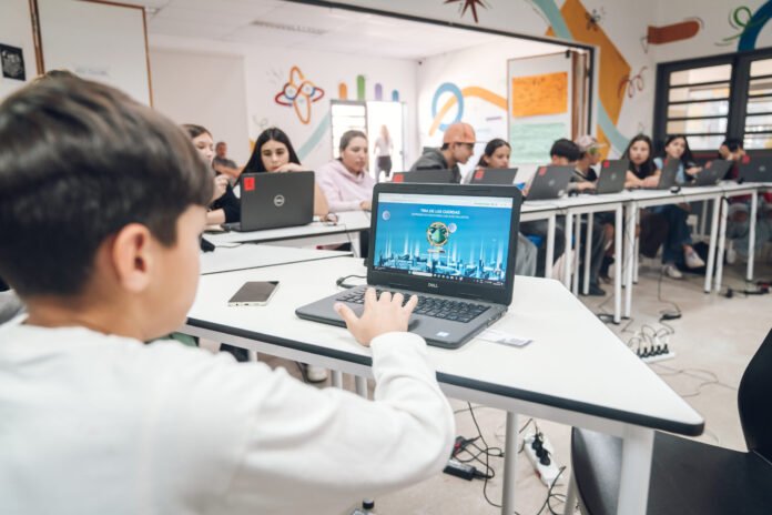 Más de 250 estudiantes fortalecieron el aprendizaje de matemáticas a través de videojuegos en los Parques Educativos