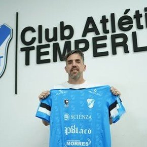 Jugó en la Selección, fue campeón en el fútbol argentino y renovó contrato en un club del Ascenso