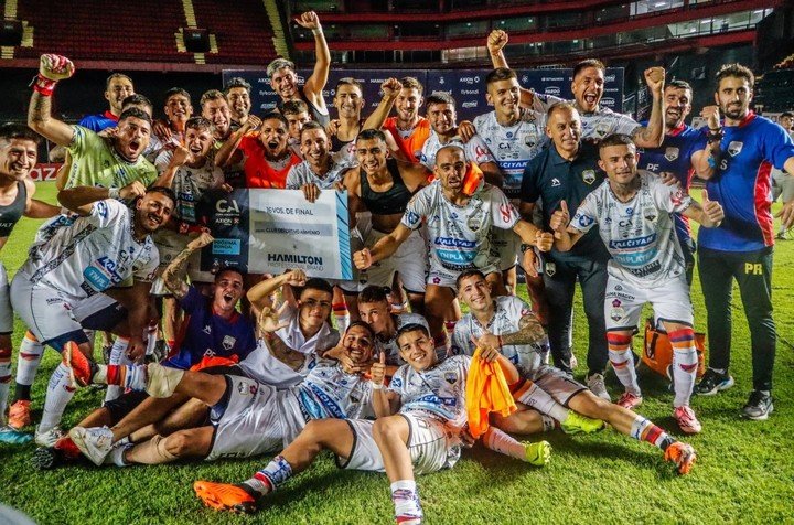 Deportivo Armenio dio un batacazo y eliminó a Talleres en la edición 2025.