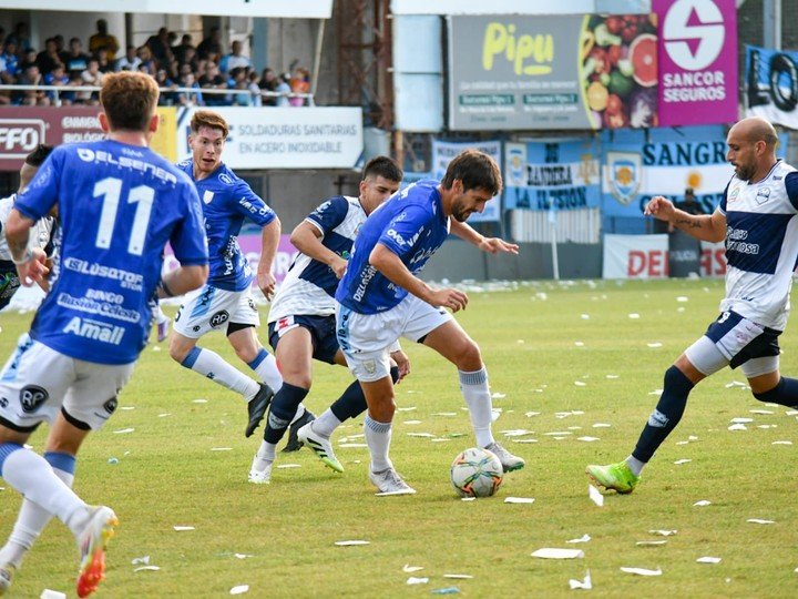 Lucas Albertengo, uno de los que se quedó para subir. (Foto: Prensa Rafaela)