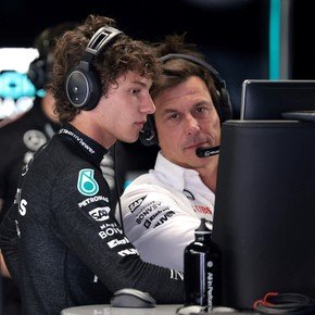 Un pilar de Red Bull dijo que Antonelli se dejó pasar y el jefe de Mercedes lo trató de "descerebrado"