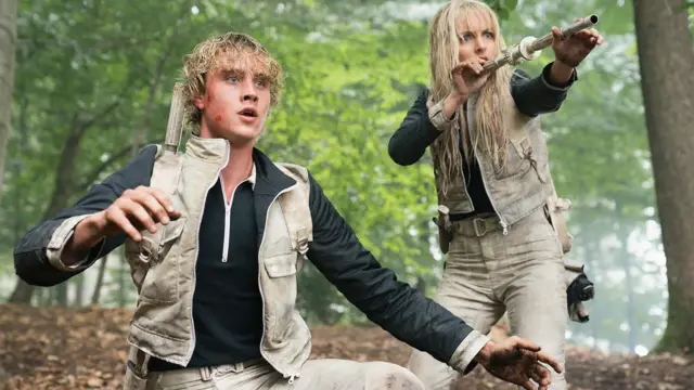 Joseph Zada y Mckenna Grace en Amanecer en la cosecha