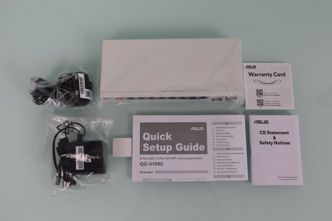 Contenido de la caja del switch no gestionable ASUS QG-U1080 en detalle.