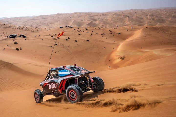 El buggy de Nicolás Cavigliasso y Valentina Pertegarini surcando las dunas del Dakar 2025.
(@nicocavi68 en IG).