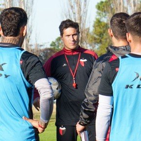 Tras la despedida de Gigliotti, Colón tiene en la mira a dos delanteros importantes de la Primera Nacional