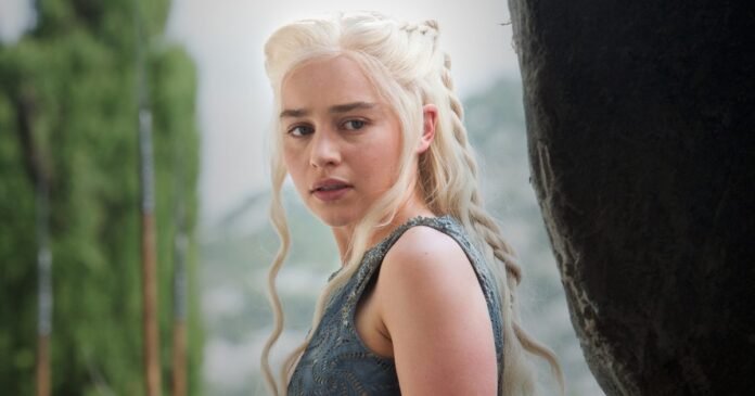 Emilia Clarke no se subirá nunca más al dragón: adiós al género fantástico
