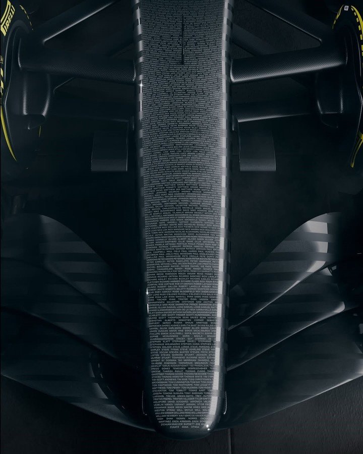 Un detalle oculto en el livery: los nombres de los fundadores. (@cadillacf1)