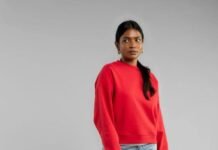 La extraña colaboración de Lego con Crocs: las Bricks Clogs