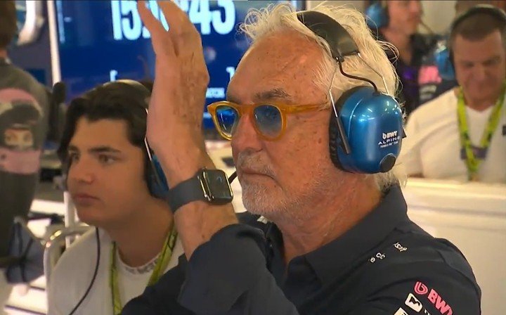 Flavio Briatore seguirá al mando.