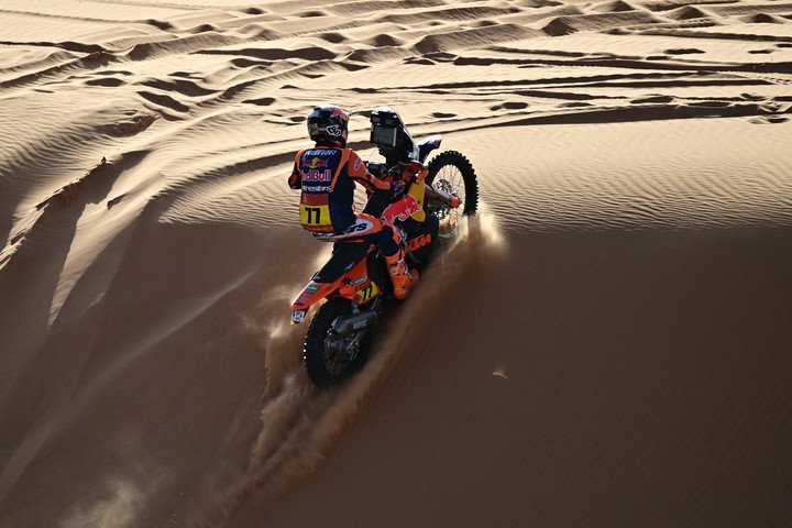 Sube por el desierto Luciano Benavides.