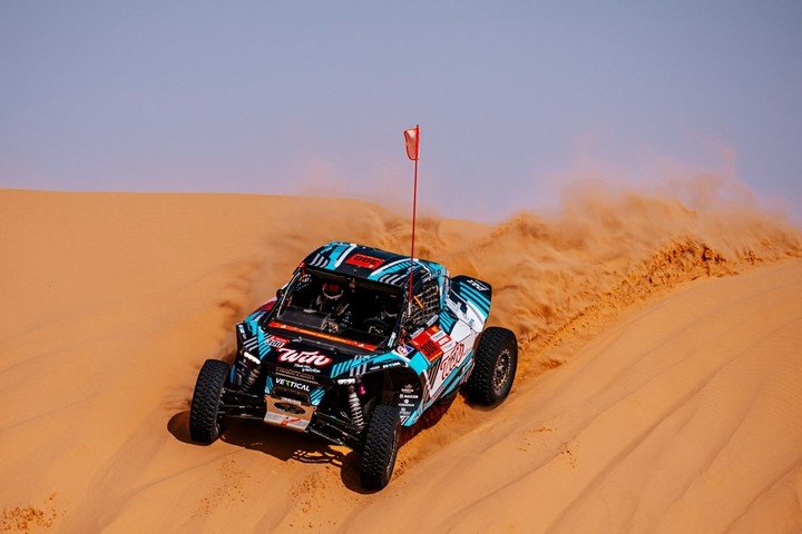 El buggy de Nicolás Cavigliasso y Valentina Pertegarini sigue segundo en challenger.