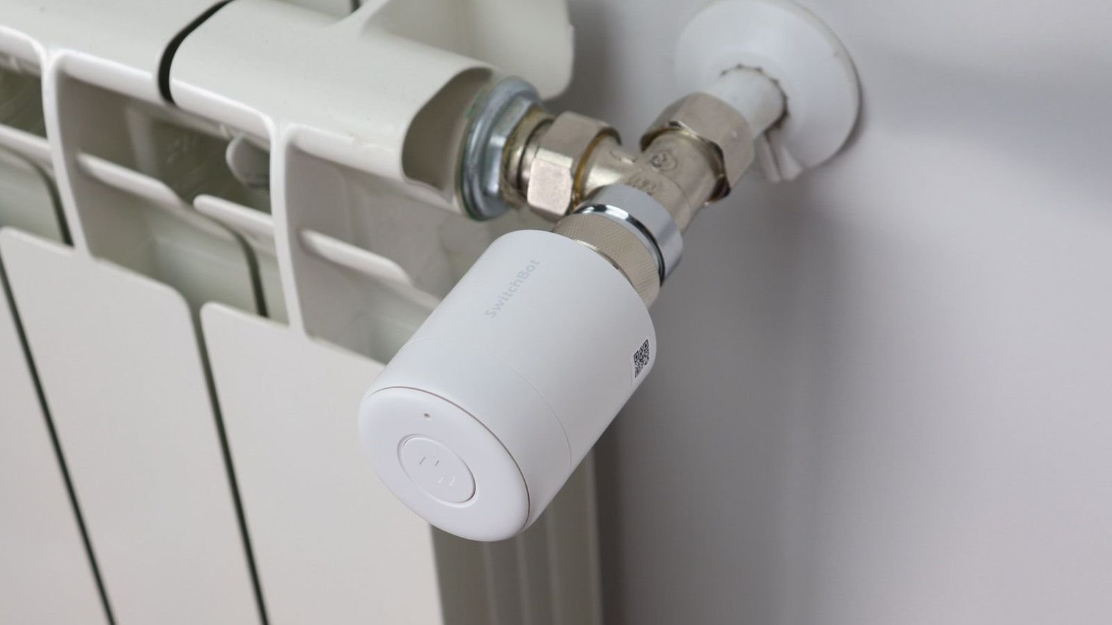 Radiador de agua con válvula termostática inteligente.
