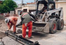 Avanzan las tareas de bacheo con hormigón en avenida Arturo Capdevila