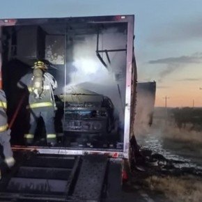 Se incendió en la ruta el camión que llevaba un auto de TC y se pierde la primera fecha de El Calafate