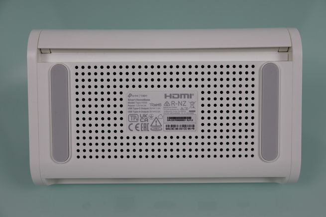 Zona inferior del hub TP-Link Tapo H500 en detalle.