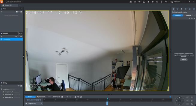 Aplicación QVR Pro en Windows con la videovigilancia de QVR Surveillance.