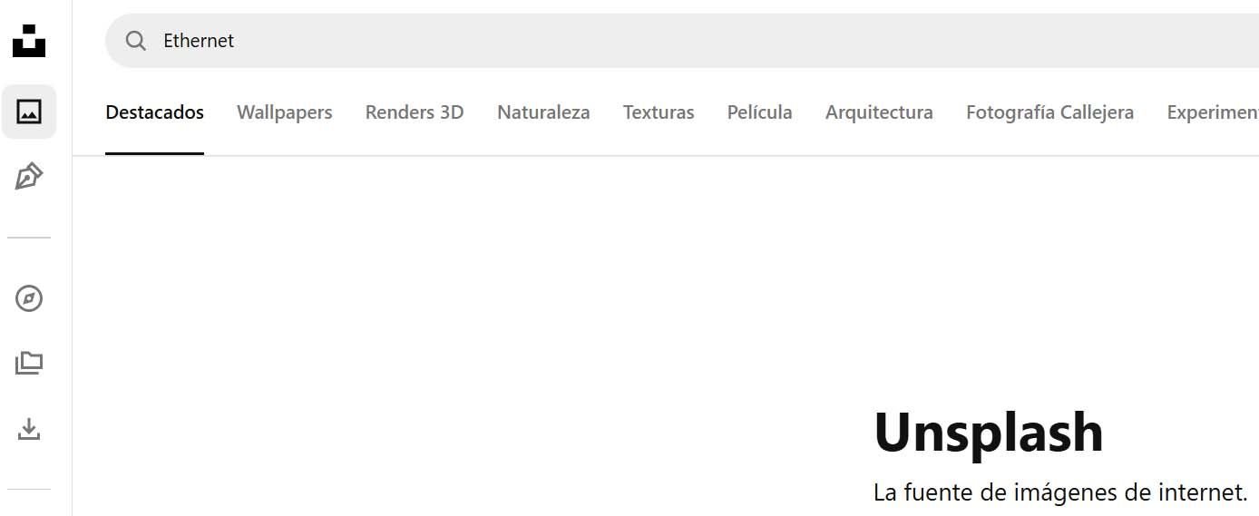 Interfaz de búsqueda de la plataforma Unsplash, destacada por su contenido fotográfico de estilo artístico y moderno