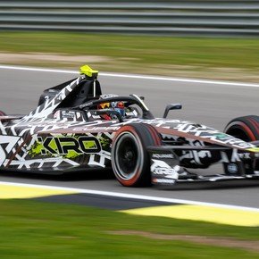 Lo que faltaba: el fundador de la Fórmula E le recomienda a la F1 que vuelva a "la combustión, los V8 y más ruido"