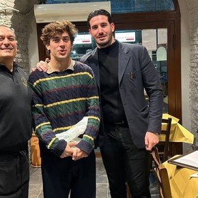 Colapinto visitó un restaurant italiano y el gerente concluyó: "Come como un dinosaurio" 