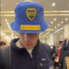 Con otro guiño a Boca, Colapinto llegó a China para enfocarse en el Gran Premio de Shanghai