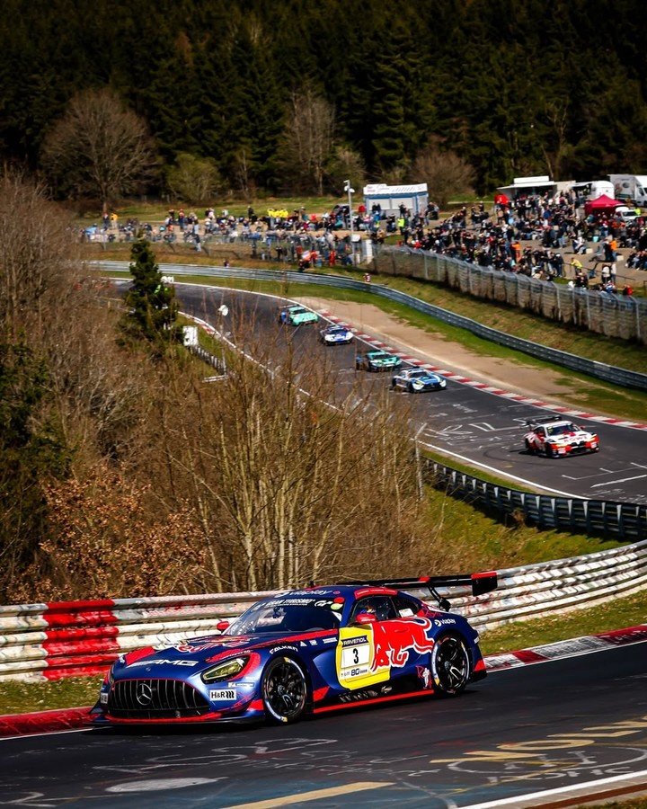 El Mercedes-AMG GT3, con los colores de Red Bull y Max Verstappen a bordo.