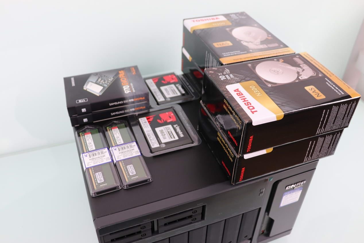 RAM y discos para almacenamiento en el QNAP TVS-h1288X