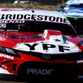 Matías Rossi hizo historia en Neuquén: volvió a la pole tras más de dos años y llegó a la N°40 en el TC