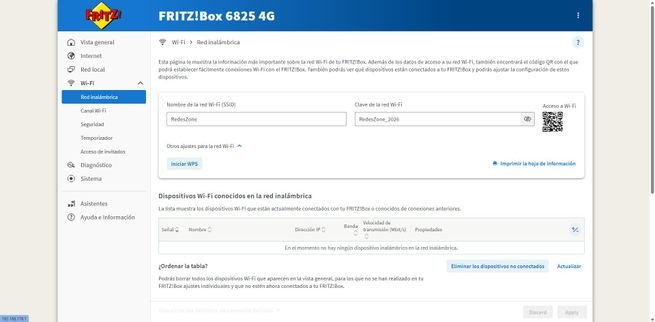 Interfaz de configuración Wi-Fi del router FRITZ!Box 6825 4G con opciones de red y código QR de acceso.
