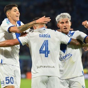 Vélez ganó por la mínima aunque pudo golear y es el primero de la Zona A