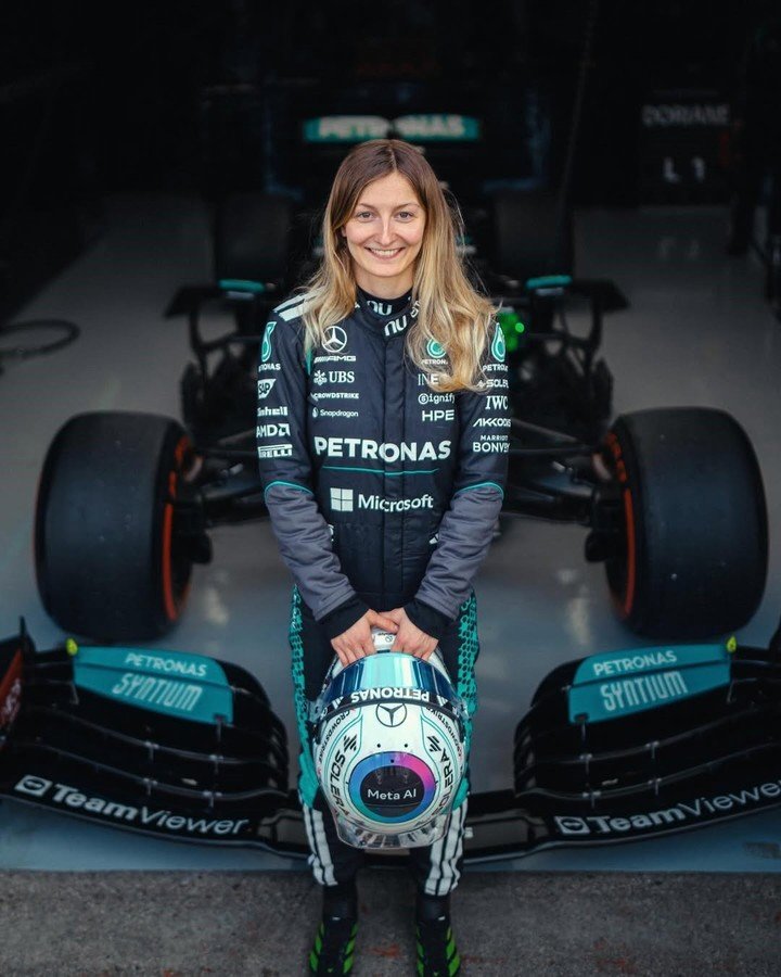 Doriane Pin, la primera mujer al volante de un Mercedes de Fórmula 1.
(@mercedesamgf1 en IG).