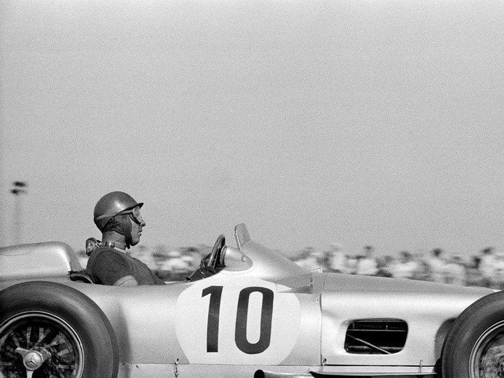 Fangio en el Mercedes M196 cuando salió campeón de la F1 en 1955.