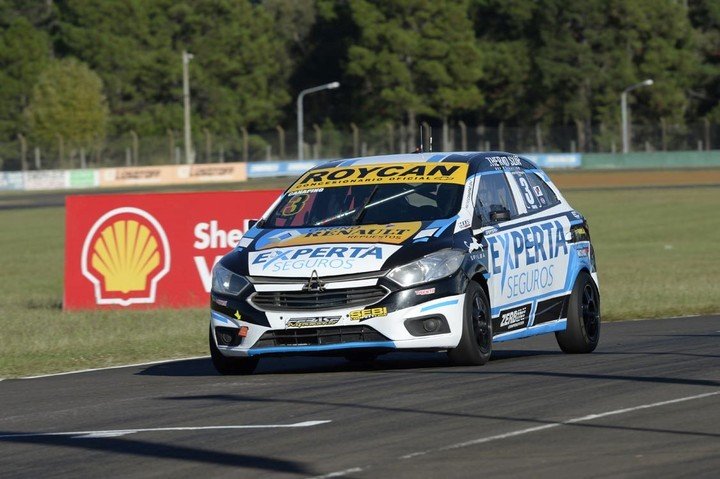 El Chevrolet Onix con el que Matías Canapino se impuso en la final de la Clase 3 del Turismo Pista en Concordia.