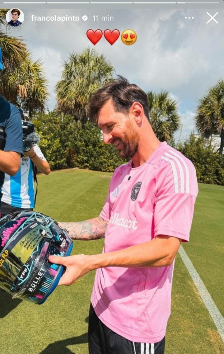 Lionel Messi con el casco de Franco Colapinto. (FOTO: Instagram)