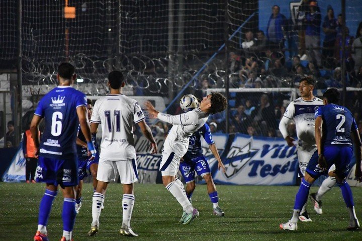 La roja a Ruiz complicó las cosas para Ssuso. @AcassusoOficial