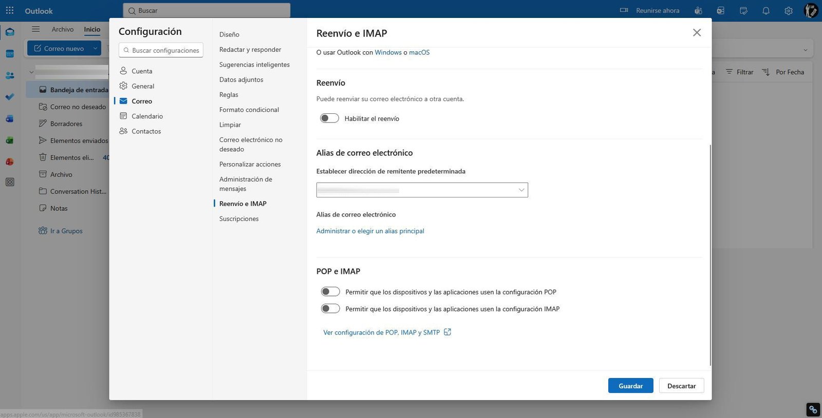Ventana de configuración de Outlook con opciones de reenvío, alias de correo electrónico y protocolos POP e IMAP.